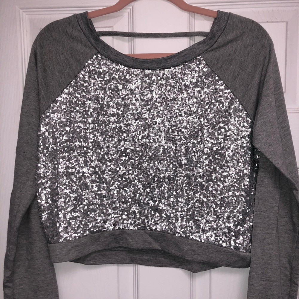 delia’s Long-Sleeved Cropped Shirt